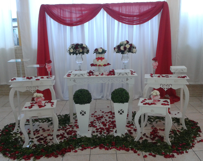 Decoração de casamento vermelho e branco provençal