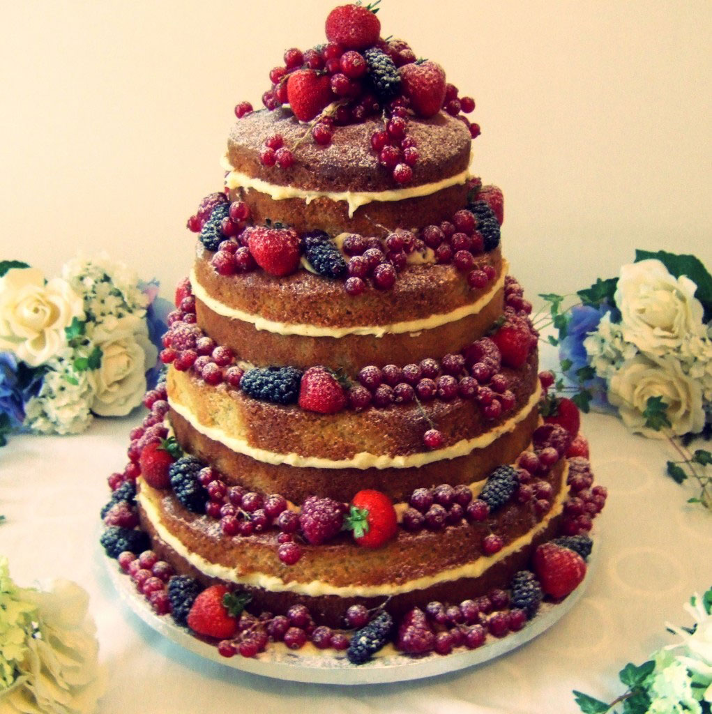Bolo de casamento naked cake com frutas