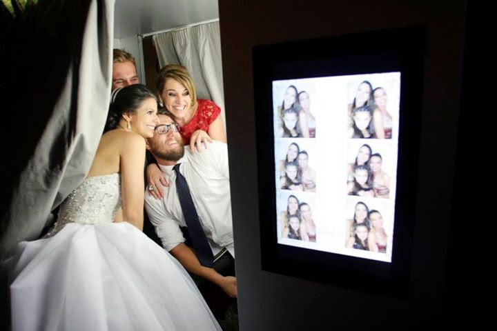 Cabine de fotos na festa de casamento