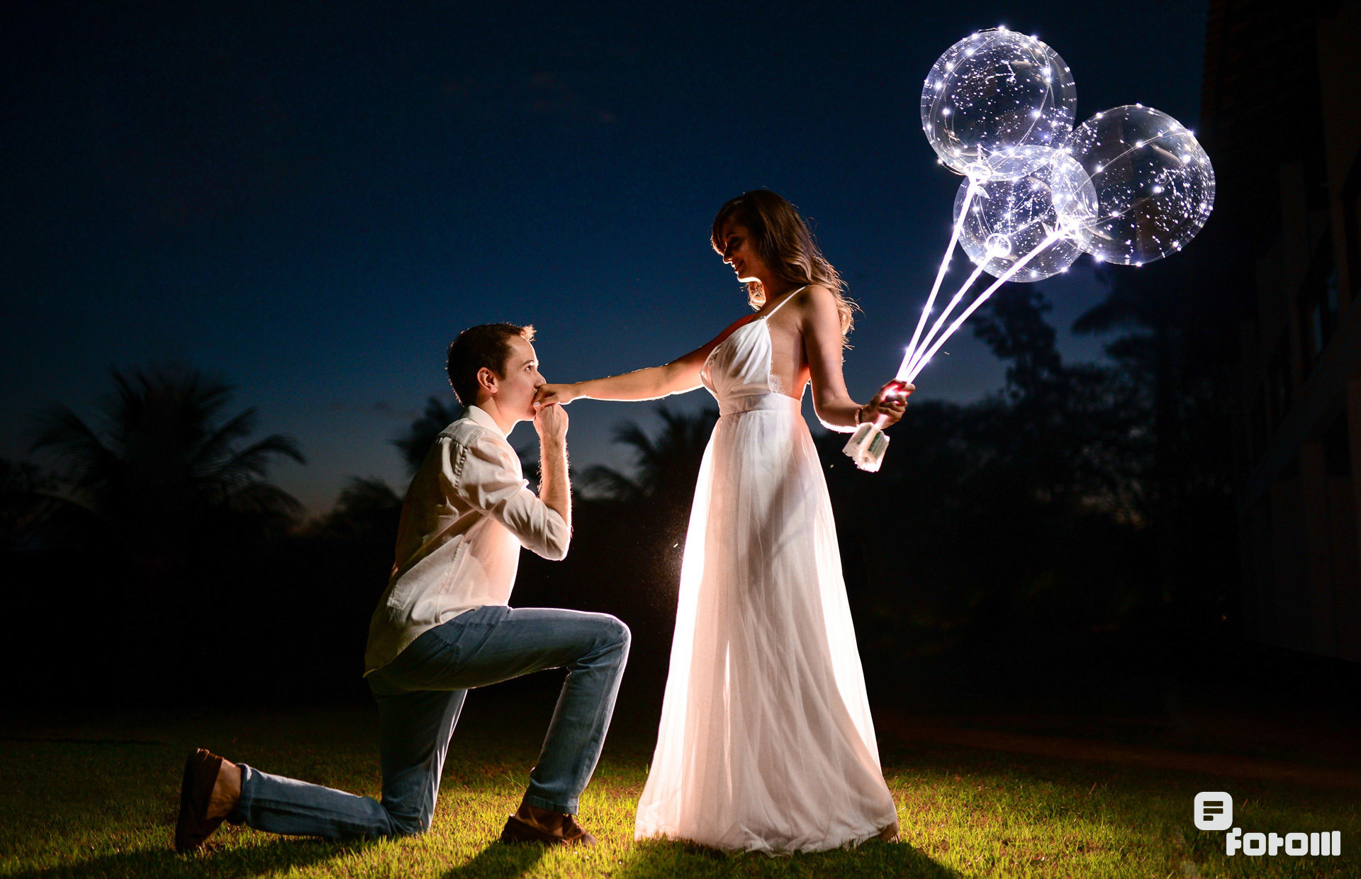 fotos pré-wedding com balões iluminados